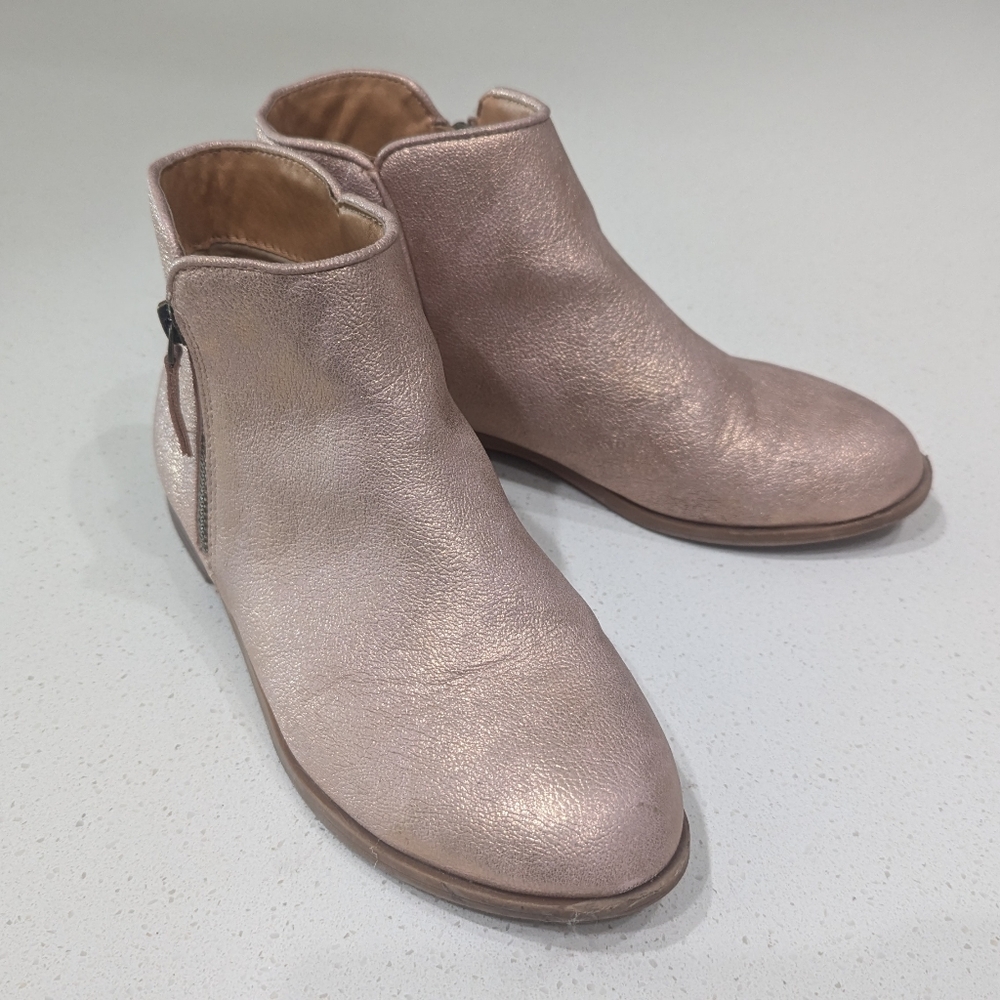 Kids Size 5 Cat & Jack Ankle Boots